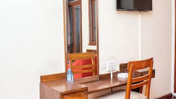 Standard Room | In-room safe, desk, soundproofing, iron/ironing board