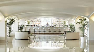 2 bares, bar junto a la piscina, bar en la playa
