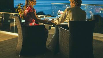 Breakfast, lunch, dinner served; local cuisine, ocean views