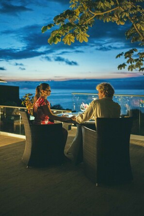 Breakfast, lunch, dinner served; local cuisine, ocean views  - Los Altos Resort (Quepos)
