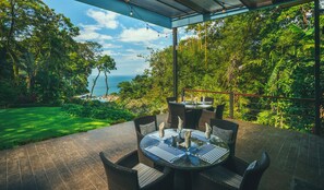 Breakfast, lunch, dinner served; local cuisine, sea views 