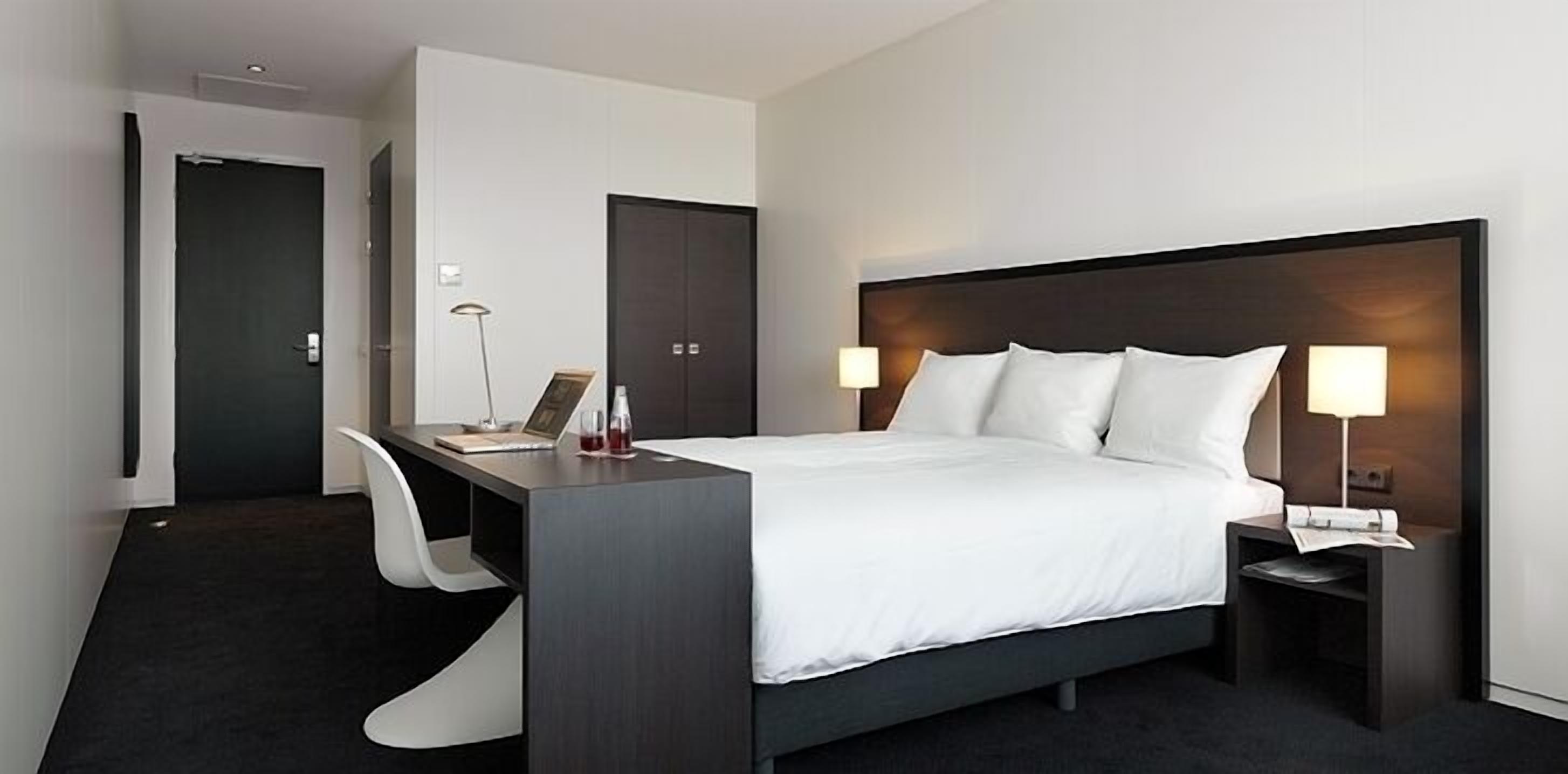 comfort double room | in-room safe, individually furnished, desk, laptop workspace