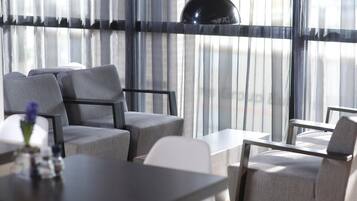 Een flatscreentelevisie