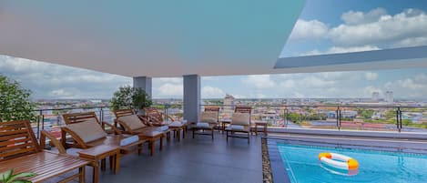 Outdoor pool, pool loungers
