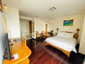 Romantisk suite (Romance) | Dundyner, minibar, safe på rommet og individuelt dekorert