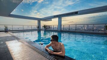 Outdoor pool, pool loungers