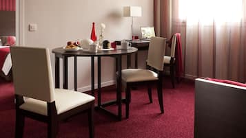 Appartement, 1 slaapkamer | Dineren op de kamer