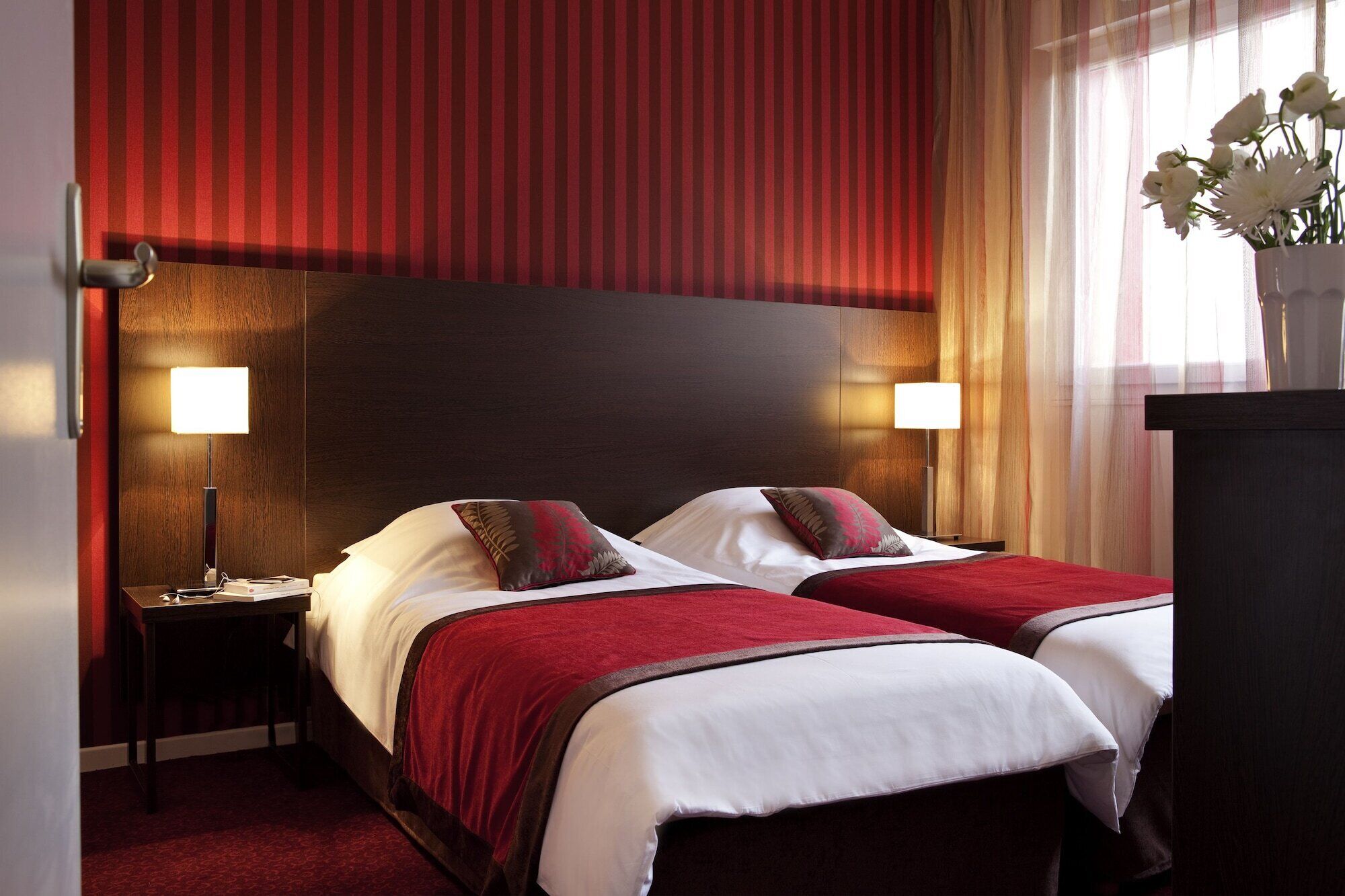 Coffres-forts dans les chambres, bureau