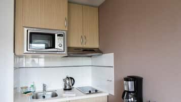 Geladeira, micro-ondas, cooktop, lava-louças
