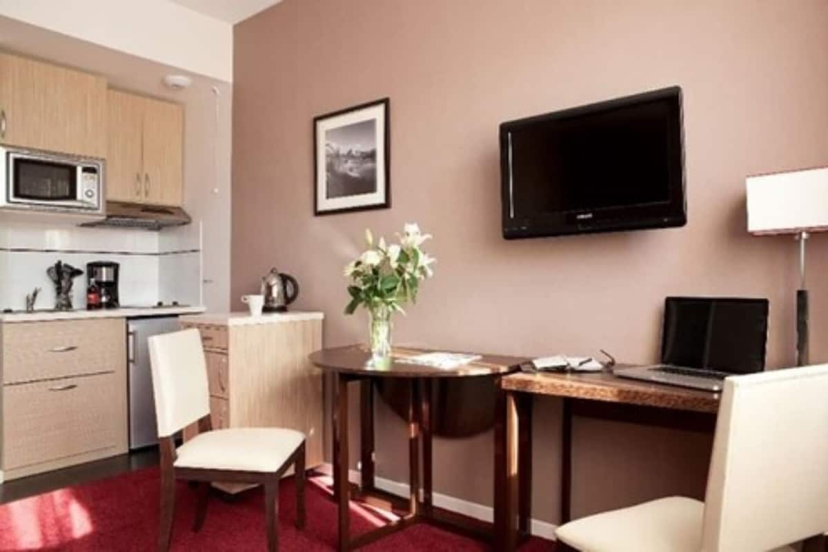 1 bedroom, in-room safe, desk, laptop workspace