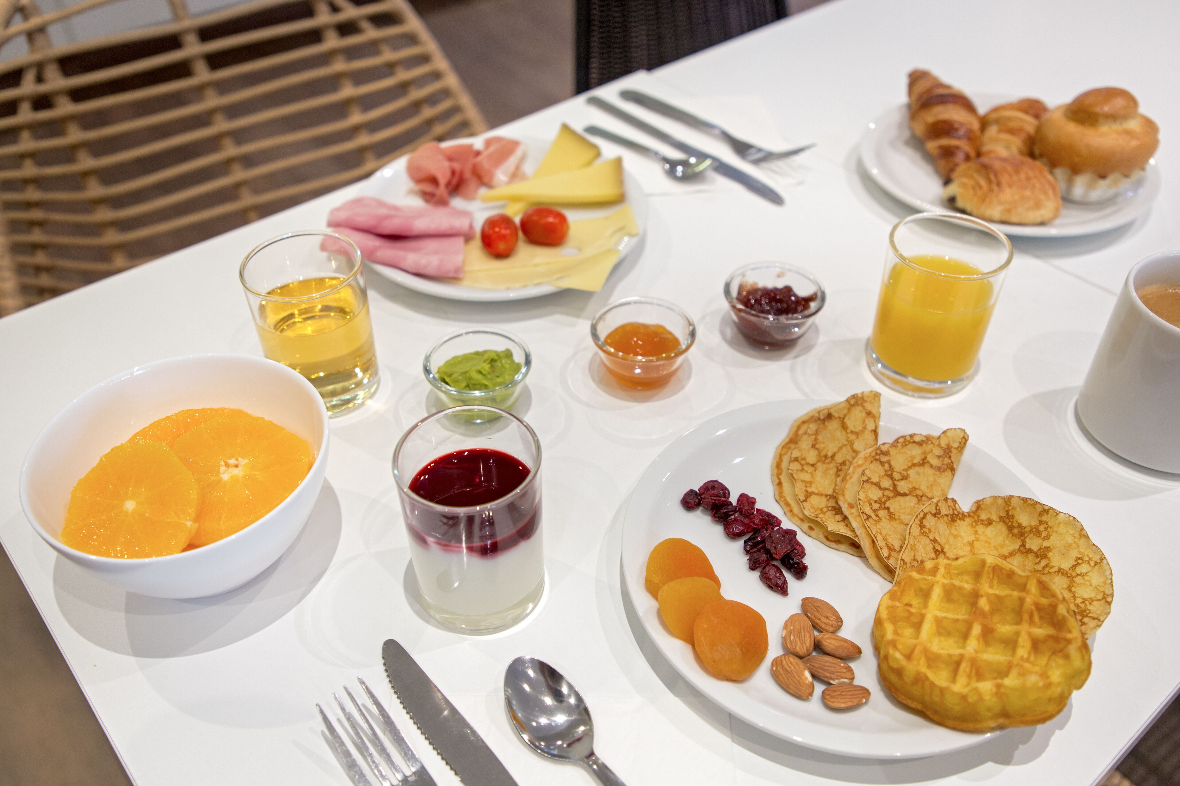 daily buffet breakfast (eur 18.90 per person)