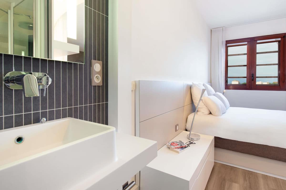 Minibar, in-room safe, desk, laptop workspace