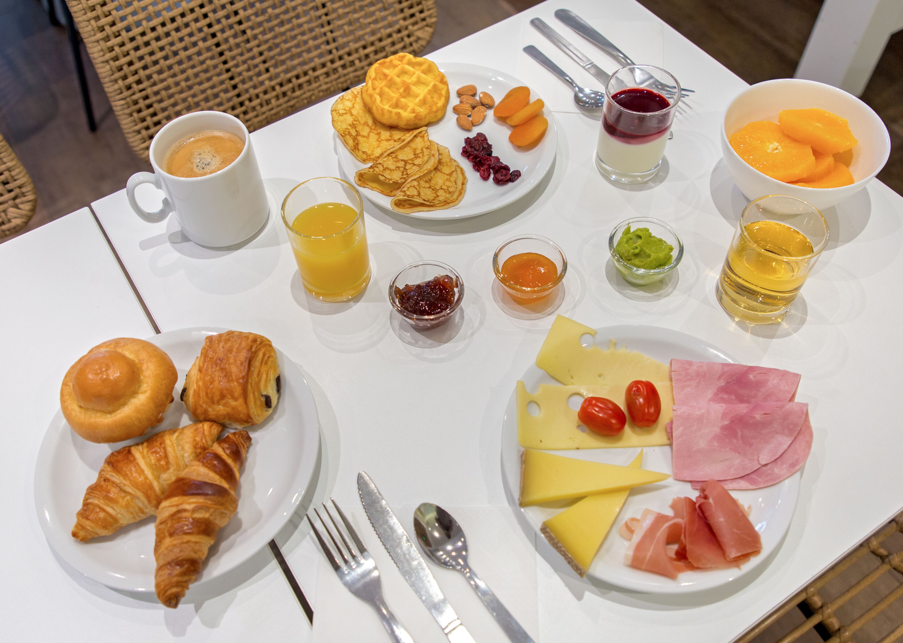 daily buffet breakfast (eur 18.90 per person)