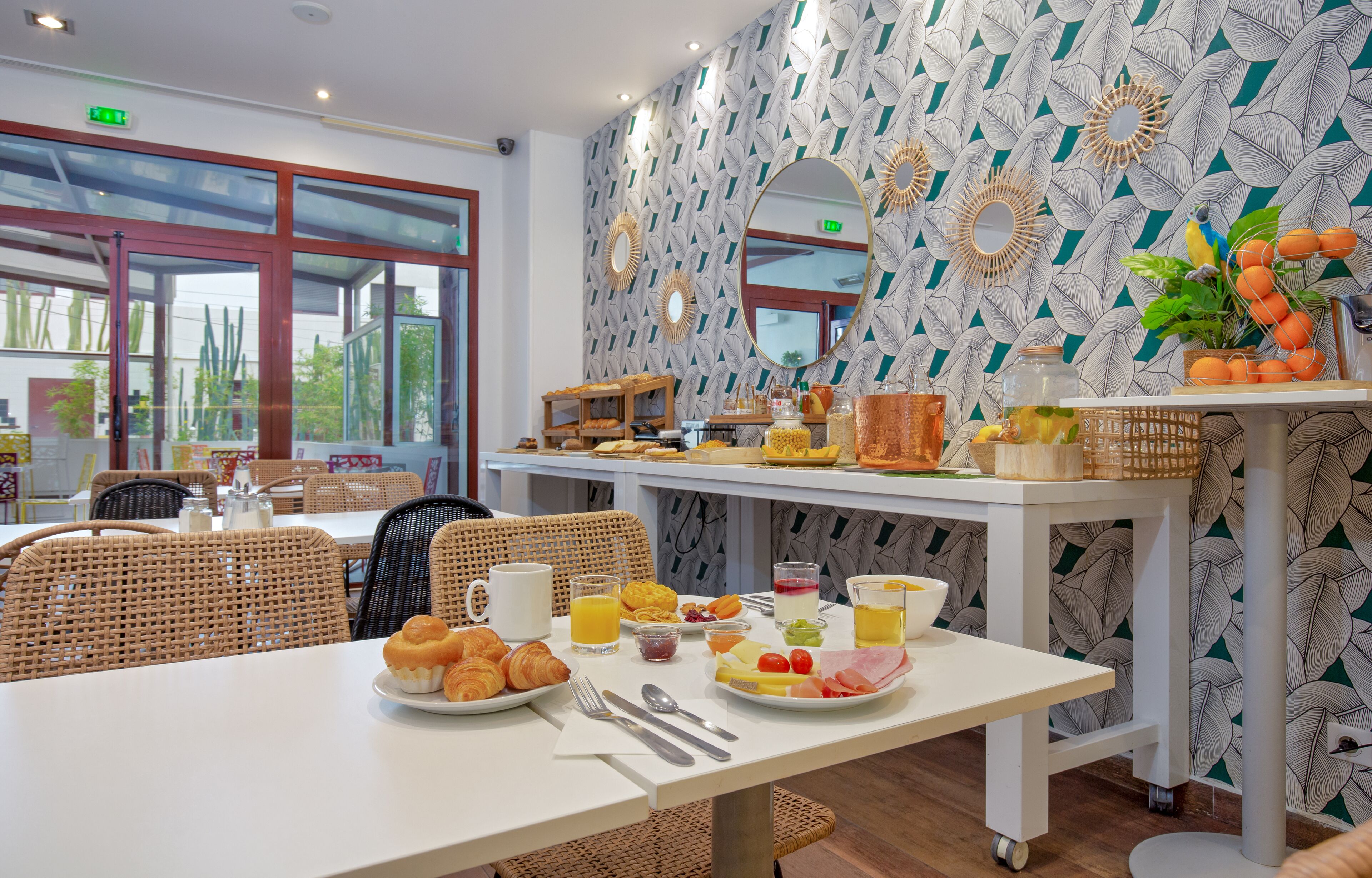 daily buffet breakfast (eur 18.90 per person)