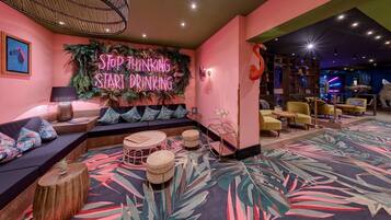 Coin salon dans le hall