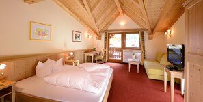 Superior Double Room | In-room safe, free cribs/infant beds, WiFi