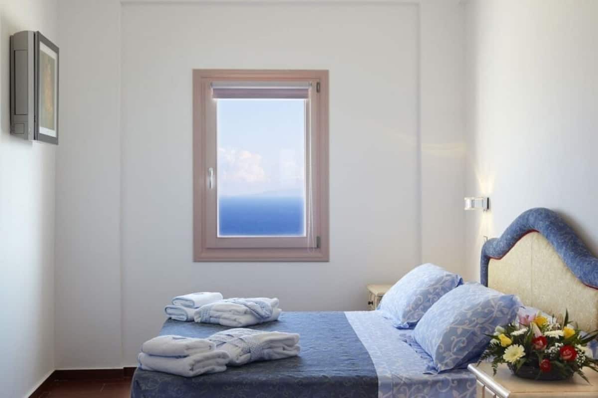 Premium bedding, down duvets, minibar, in-room safe