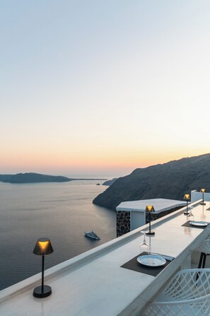 Lunch, dinner served; international cuisine, pool views  - CSky Hotel (Santorini)