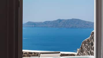 Deluxe Suite, Jetted Tub, Caldera View | Premium bedding, down duvets, minibar, in-room safe