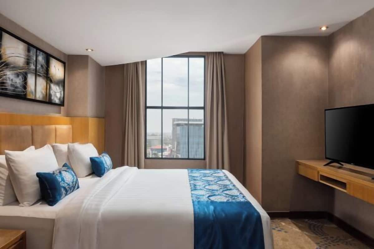 Minibar, in-room safe, soundproofing