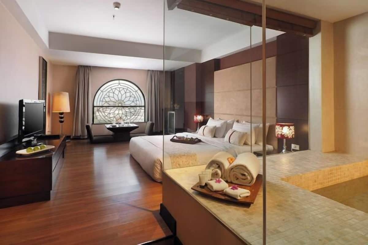 Minibar, in-room safe, soundproofing