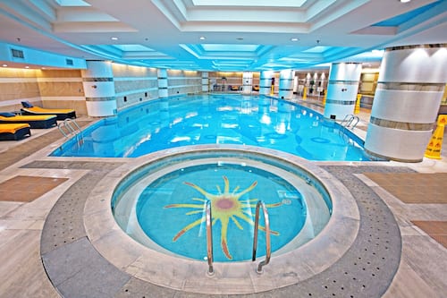 Piscine pour longueurs et exercice