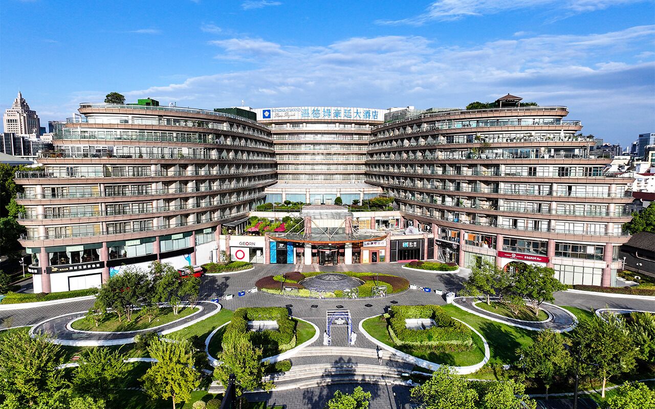 business suite, 1 king bed, non smoking | terrace/patio