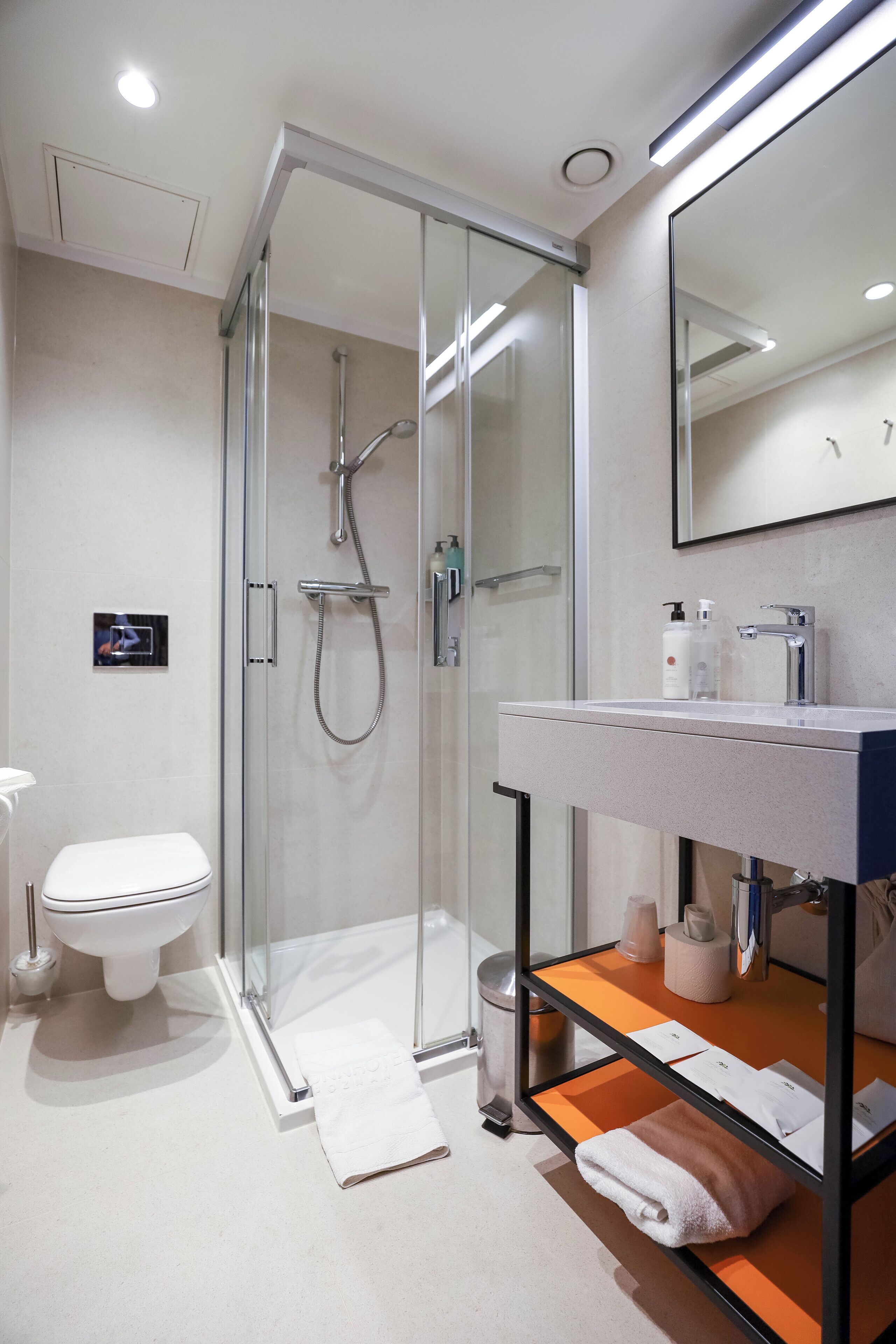 comfort room | premium bedding, pillow-top beds, in-room safe, desk