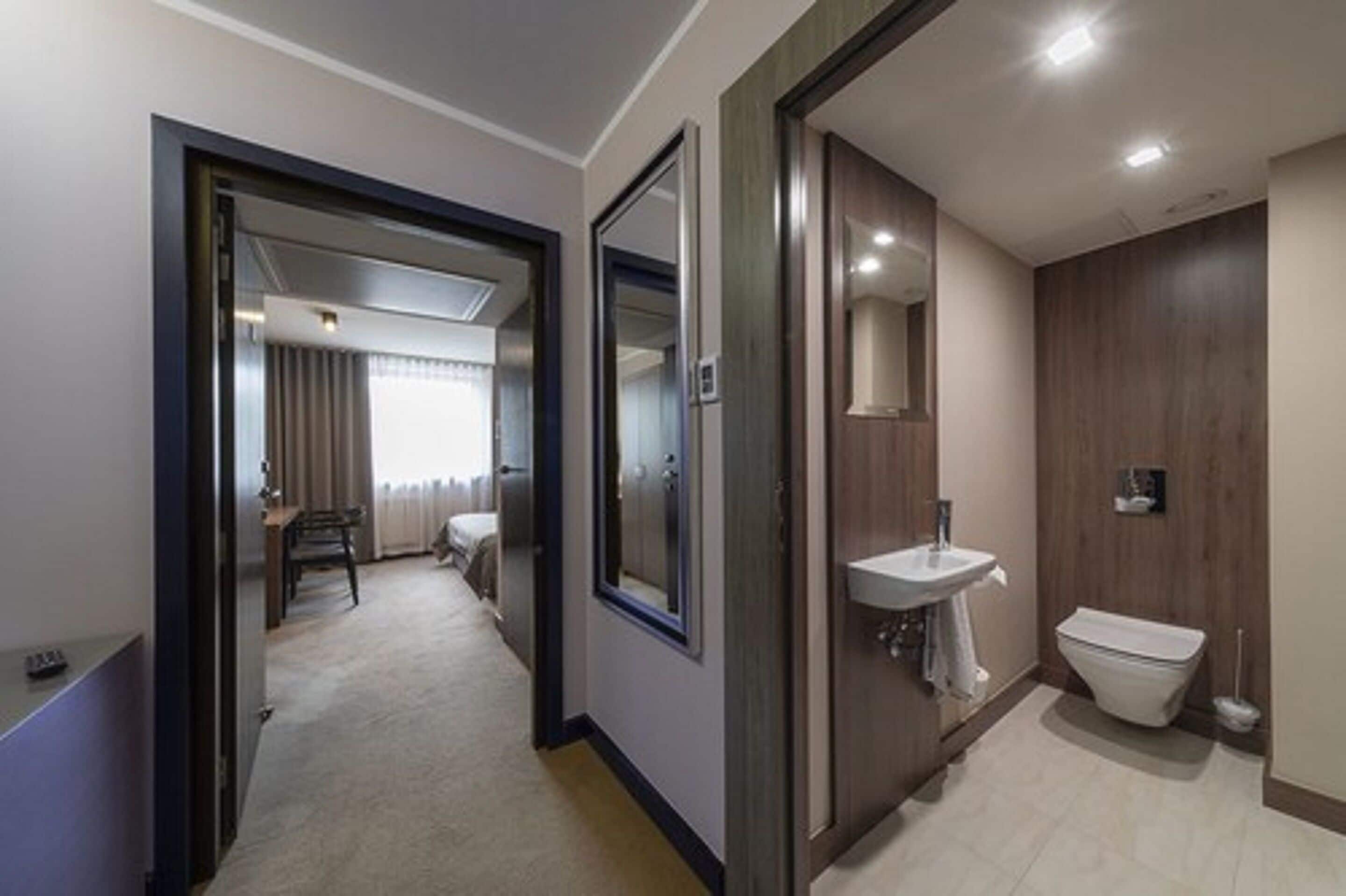 standard apartment, 1 bedroom | premium bedding, pillow-top beds, in-room safe, desk