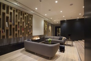 Coin salon dans le hall