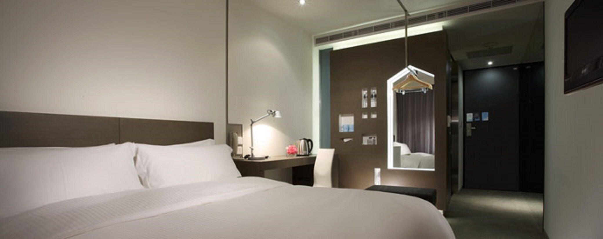 in-room safe, desk, soundproofing, free wifi