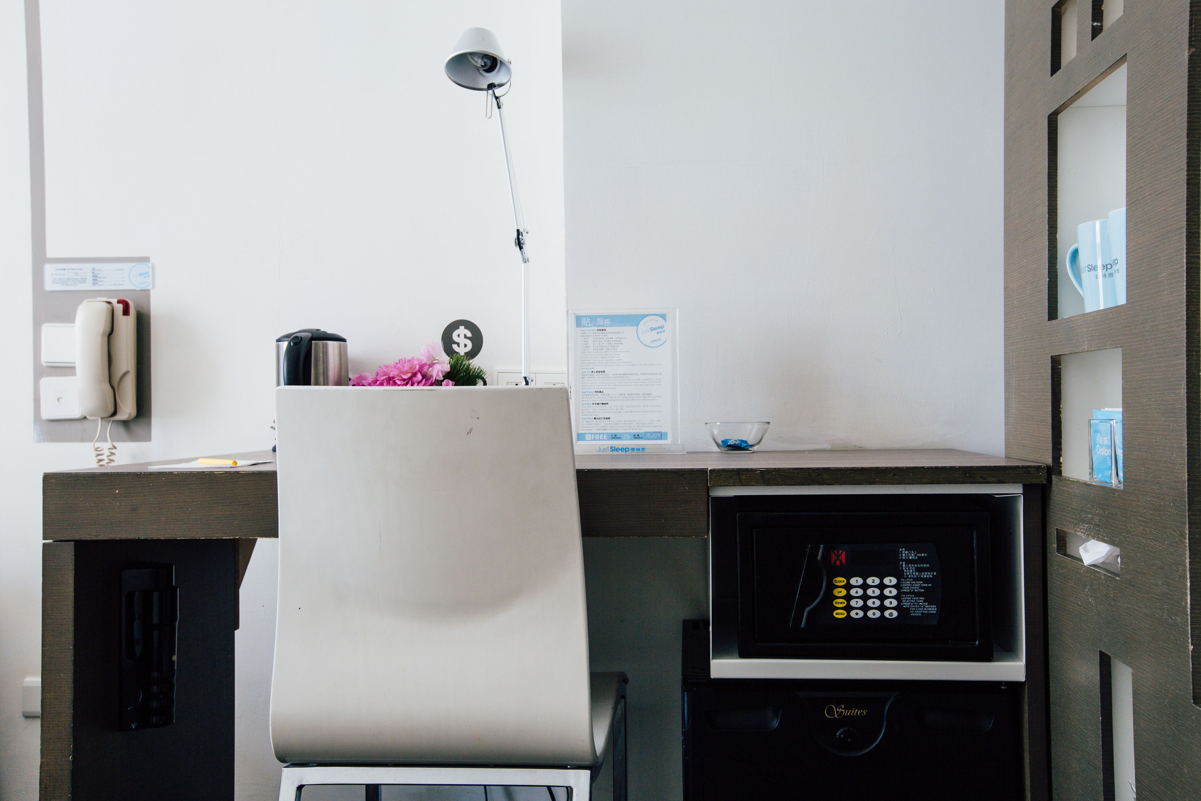 deluxe double room | safe