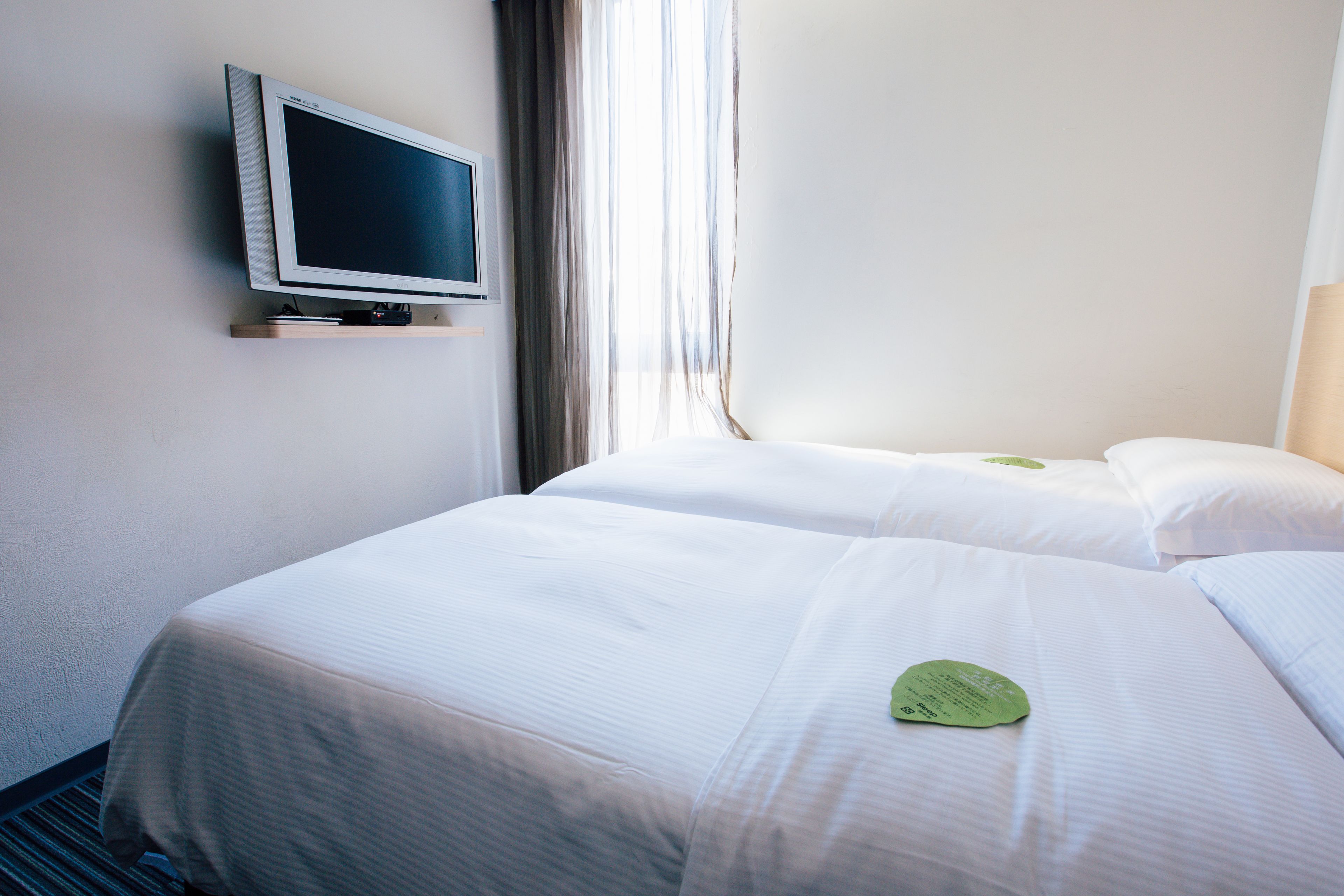 deluxe twin room, 2 single beds | in-room safe, desk, soundproofing, free wifi
