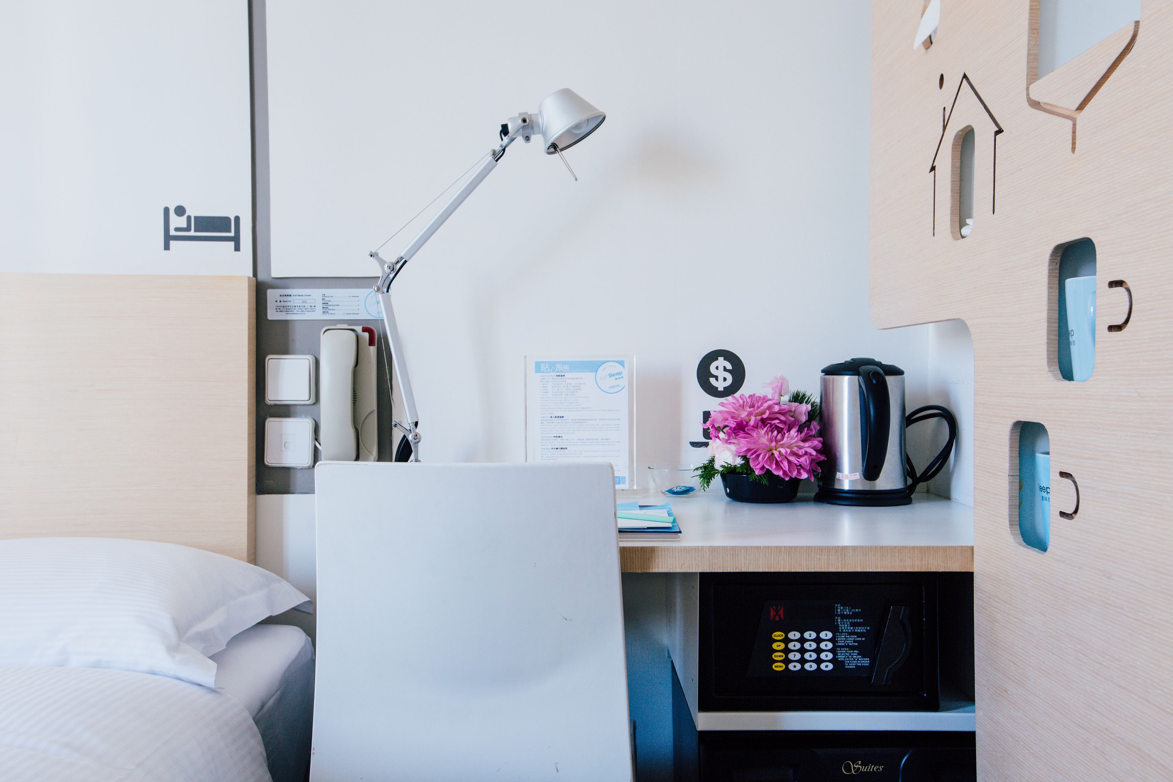 deluxe twin room, 2 single beds | room amenity