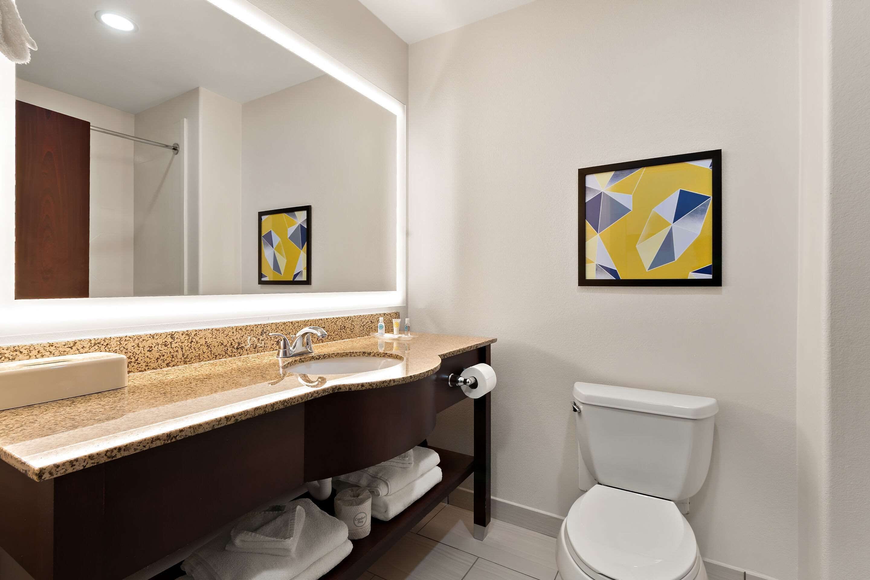 suite, non smoking | desk, iron/ironing board, free cots/infant beds, free wifi