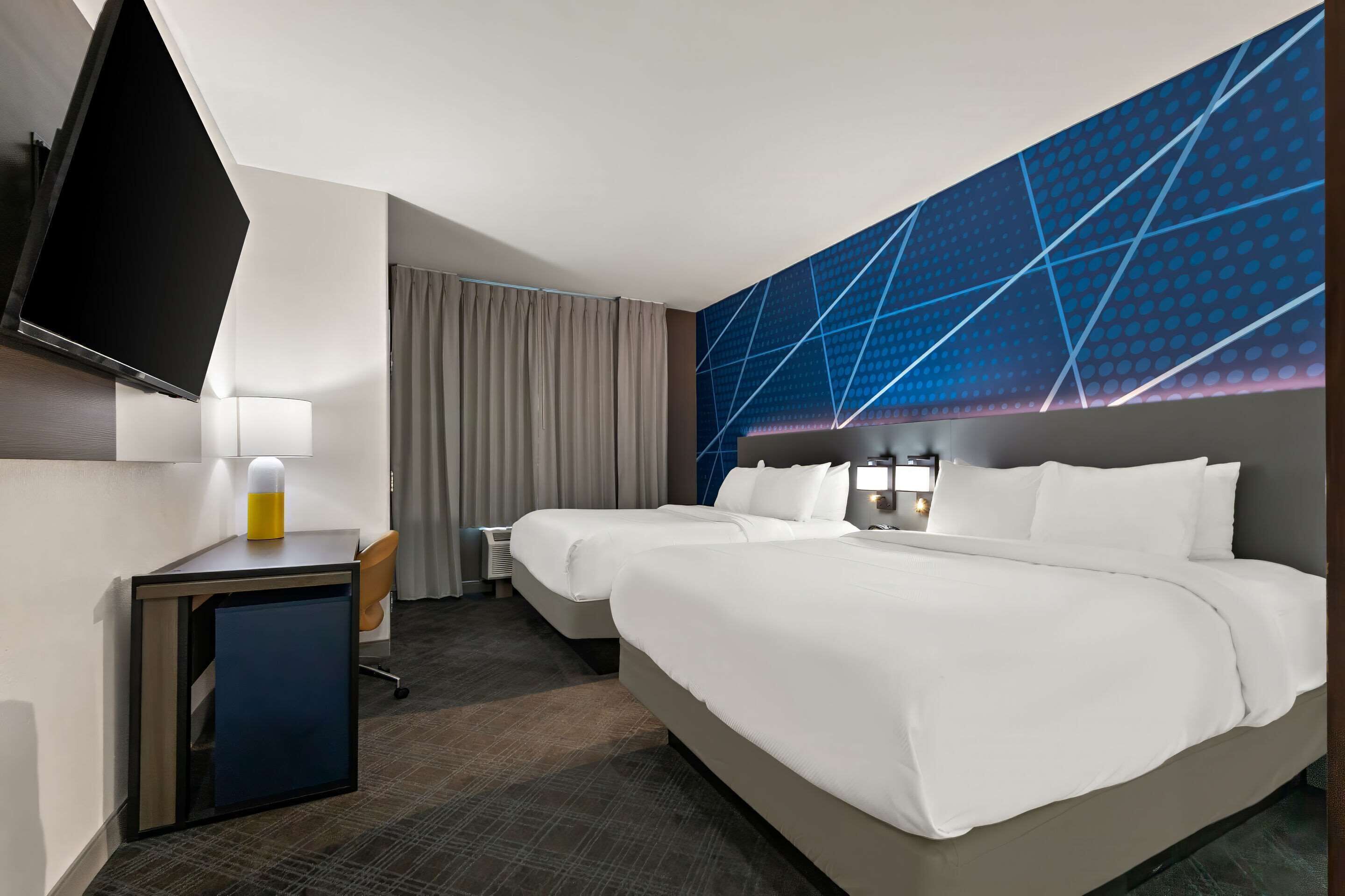 suite, non smoking | desk, iron/ironing board, free cots/infant beds, free wifi