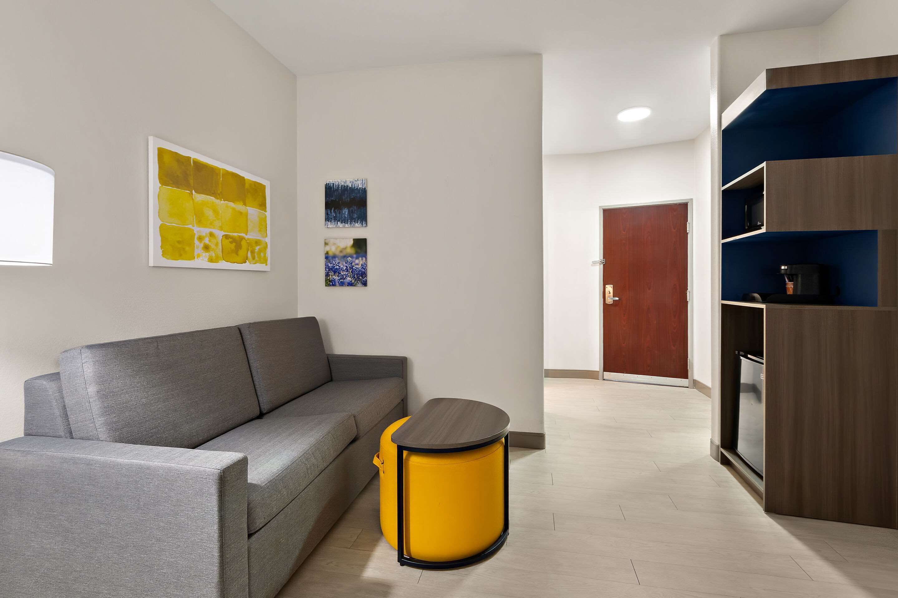 suite, non smoking | desk, iron/ironing board, free cots/infant beds, free wifi