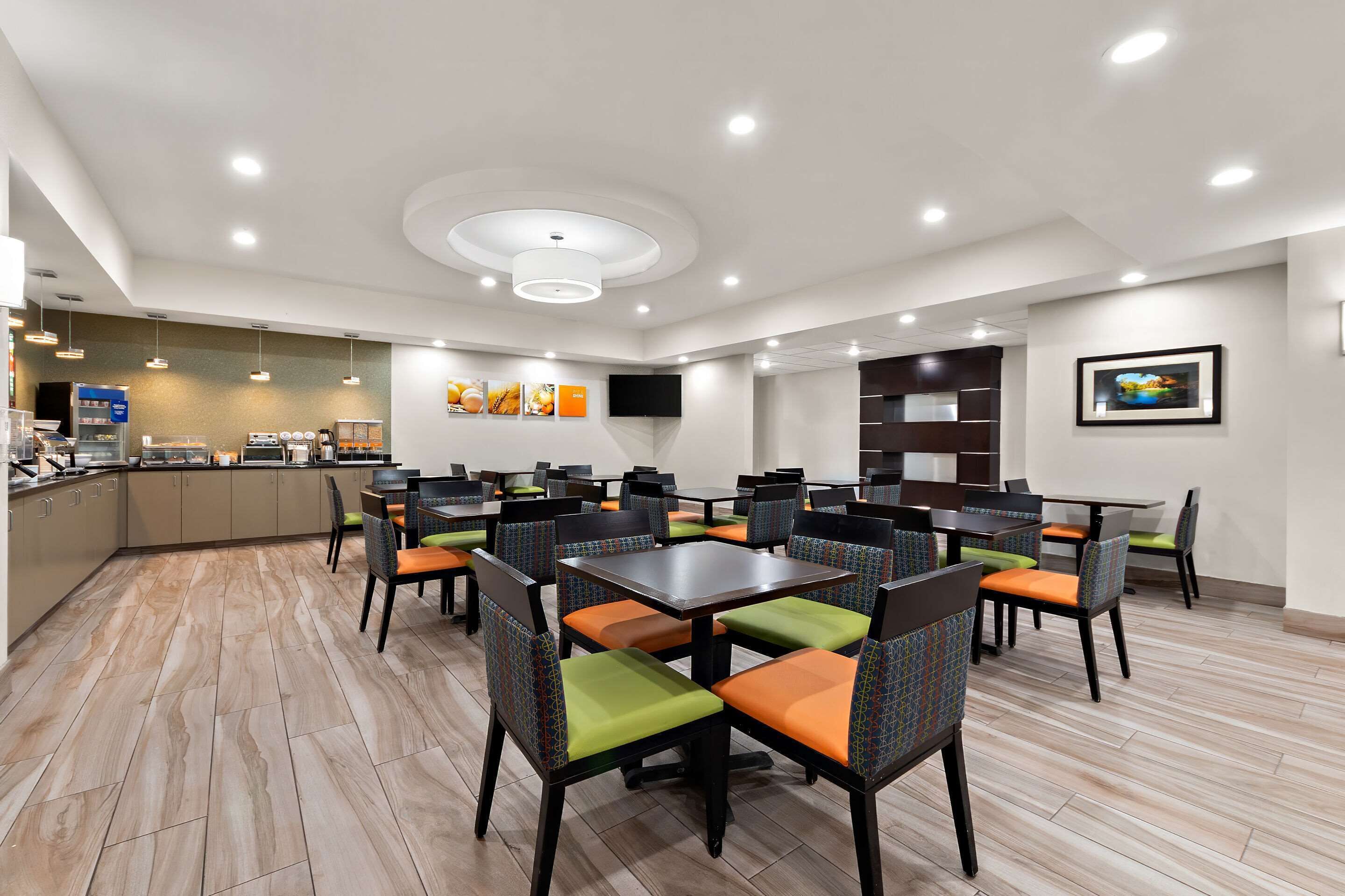 free buffet breakfast