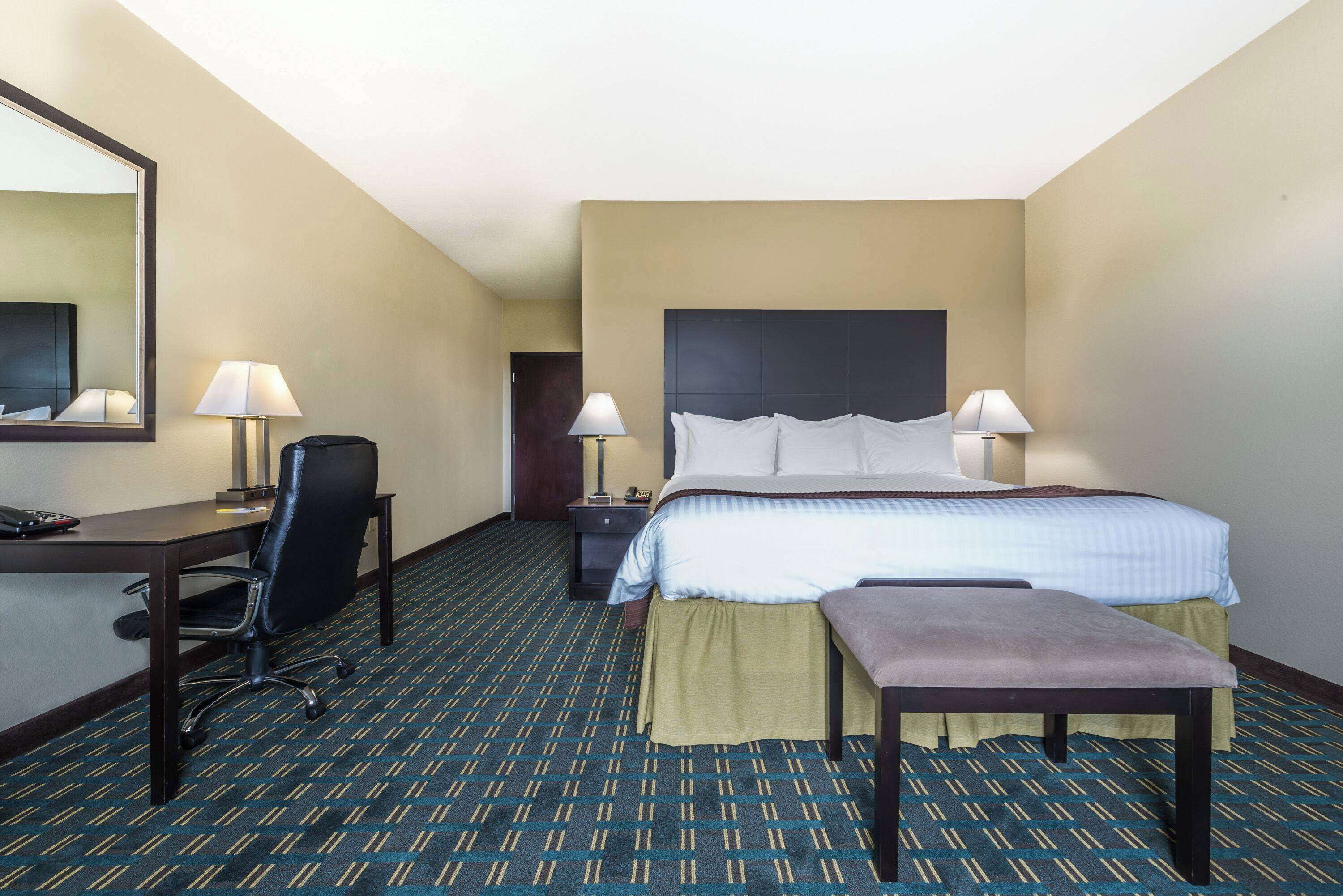 executive room, 1 king bed | premium bedding, pillow-top beds, desk, blackout curtains