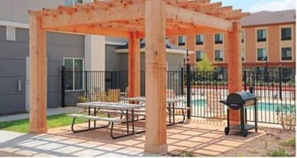 Days Inn & Suites by Wyndham Mineral Wells