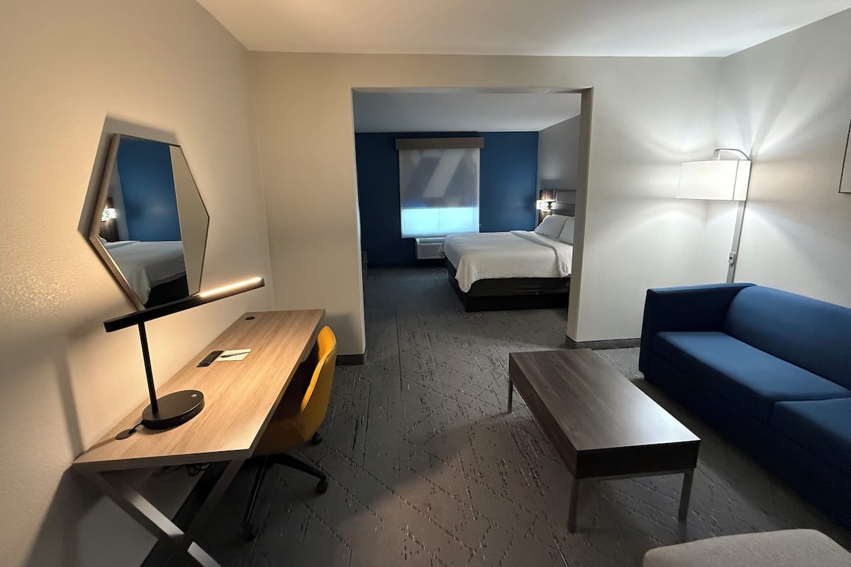 Chambre Standard | Coffre-fort, bureau, fer et planche Ă repasser, accĂšs au Wi-Fi (inclus)