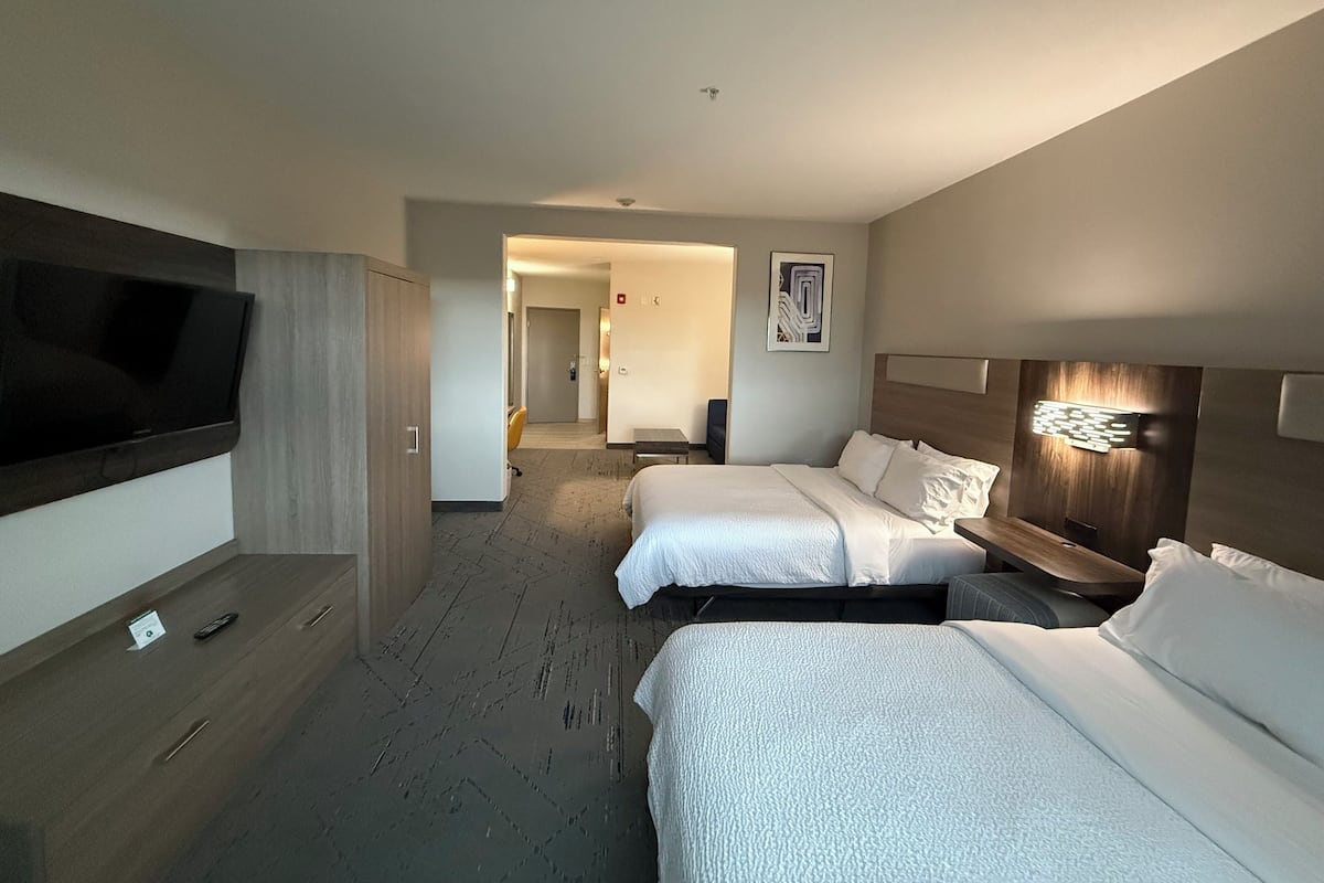 Suite, 2 lits doubles (Mobility Accessible, Roll-In Shower) | Coffre-fort, bureau, fer et planche Ă repasser, accĂšs au Wi-Fi (inclus)