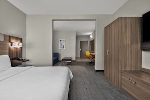 Desk, iron/ironing board, free WiFi, bed sheets - Holiday Inn Express Marble Falls by IHG (Marble Falls)
