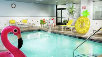 Indoor pool, sun loungers