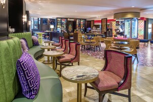 Desayuno a la carta todos los días (con cargo)