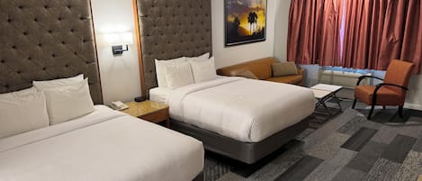 Kamar Deluks, Beberapa Tempat Tidur, Bebas Asap Rokok, lemari es & microwave | Meja kerja, ruang kerja ramah laptop, dan kedap suara