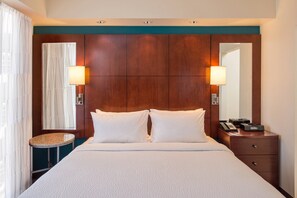 Executive suite, 2 slaapkamers, uitzicht op park | Hypoallergeen beddengoed, donsdekens, pillowtop-bedden