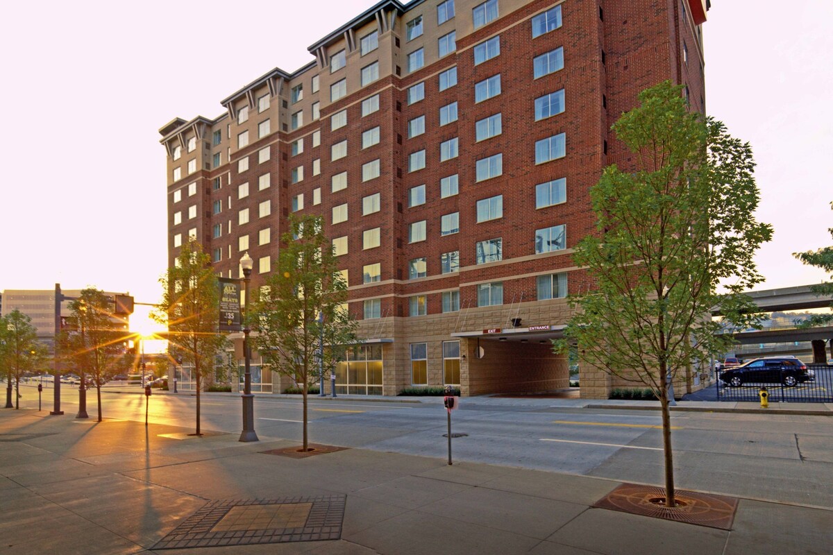 Residence Inn by Marriott Pittsburgh North Shore Reviews, Deals