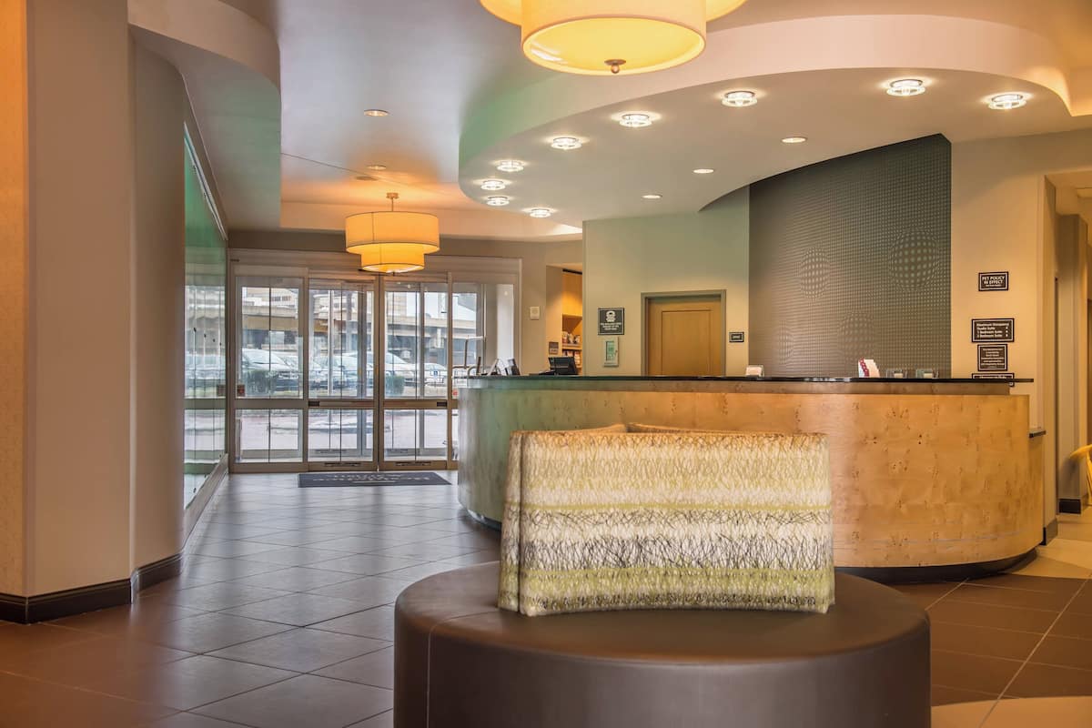 Suite ejecutiva, 2 habitaciones, vista al parque | Lobby