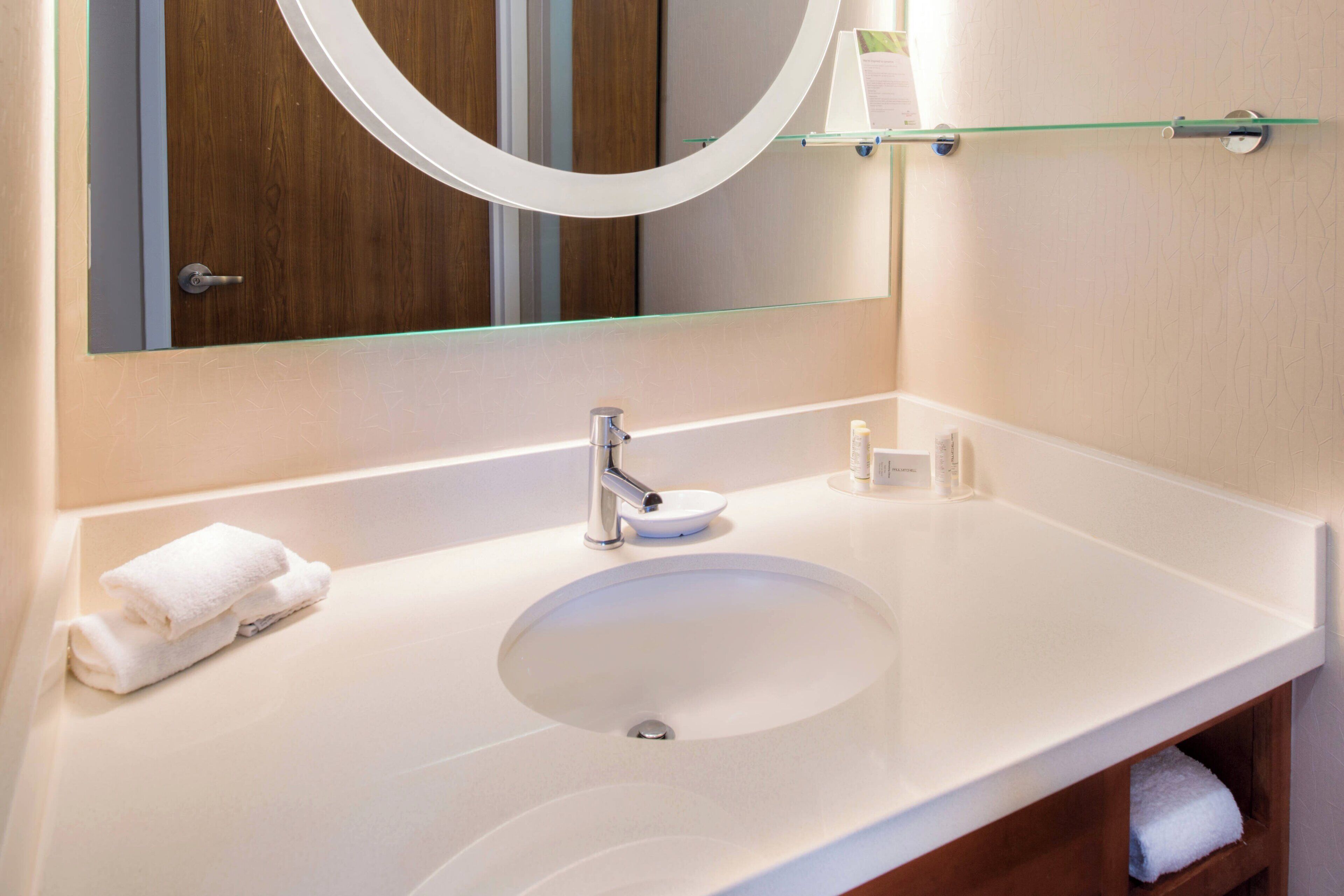 combined shower/bathtub, free toiletries, hair dryer, towels